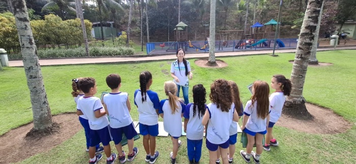 Estudantes trocam saberes em vivência ambiental na Mata Paludosa