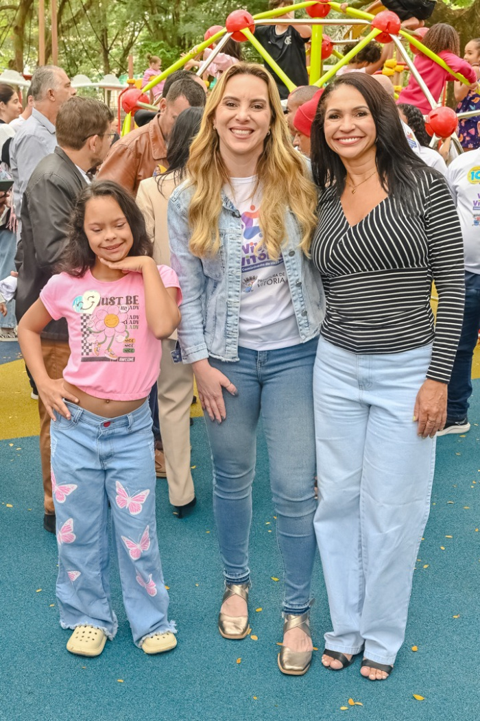 Rita Rocha e sua filha Laura Rocha na Praça Inclusiva, no Parque Moscoso