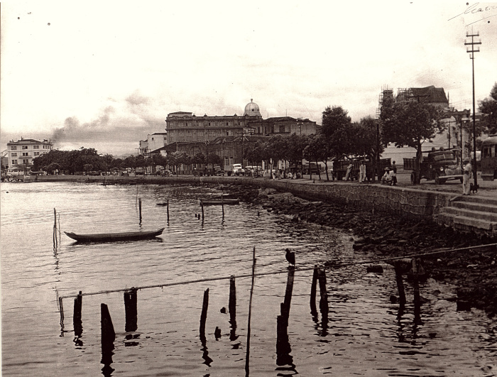 Antiga Beira-Mar. Ao fundo, o Teatro Gloria. Década de 1920