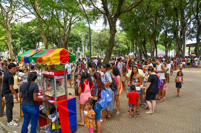 Pipoca e algodão-doce foram uns dos atrativos para a criançada